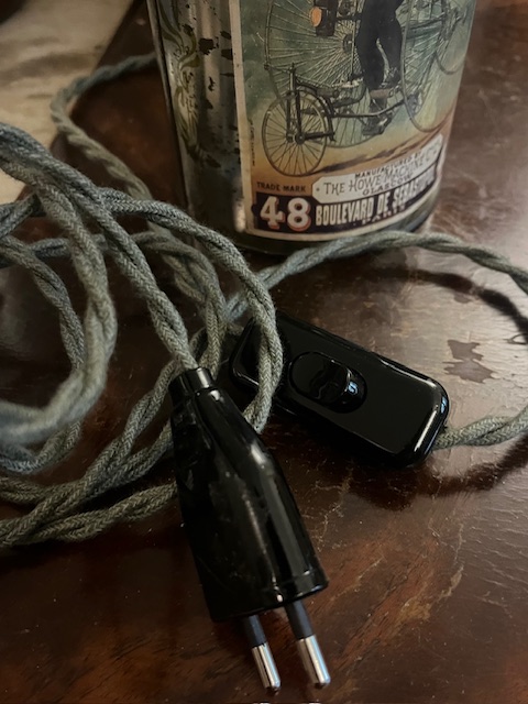 lampe tricycle 1 avec fil prise et interrupteur